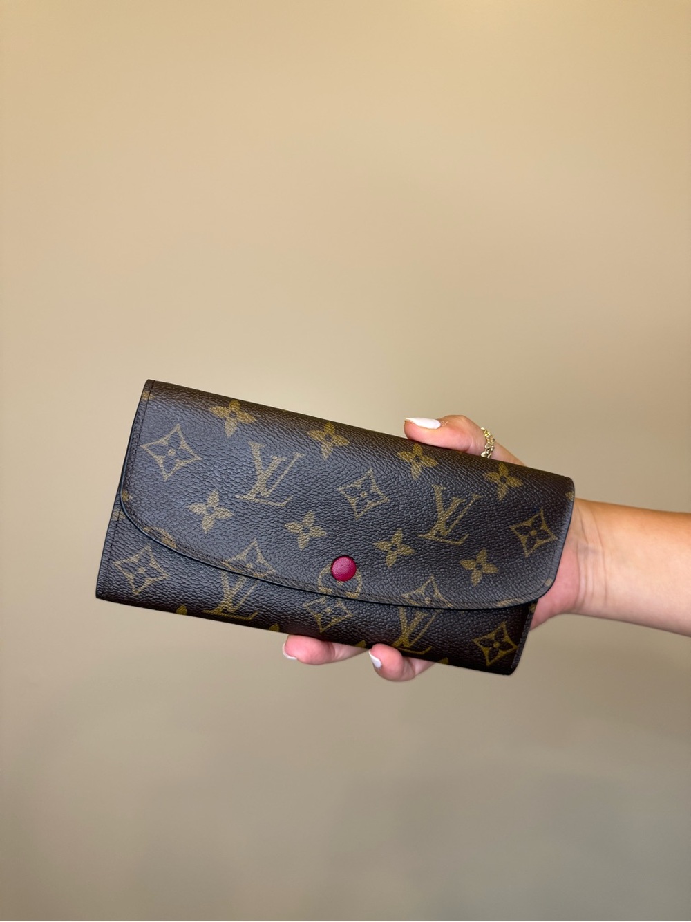 Authenticated - Louis Vuitton Emilie Wallet